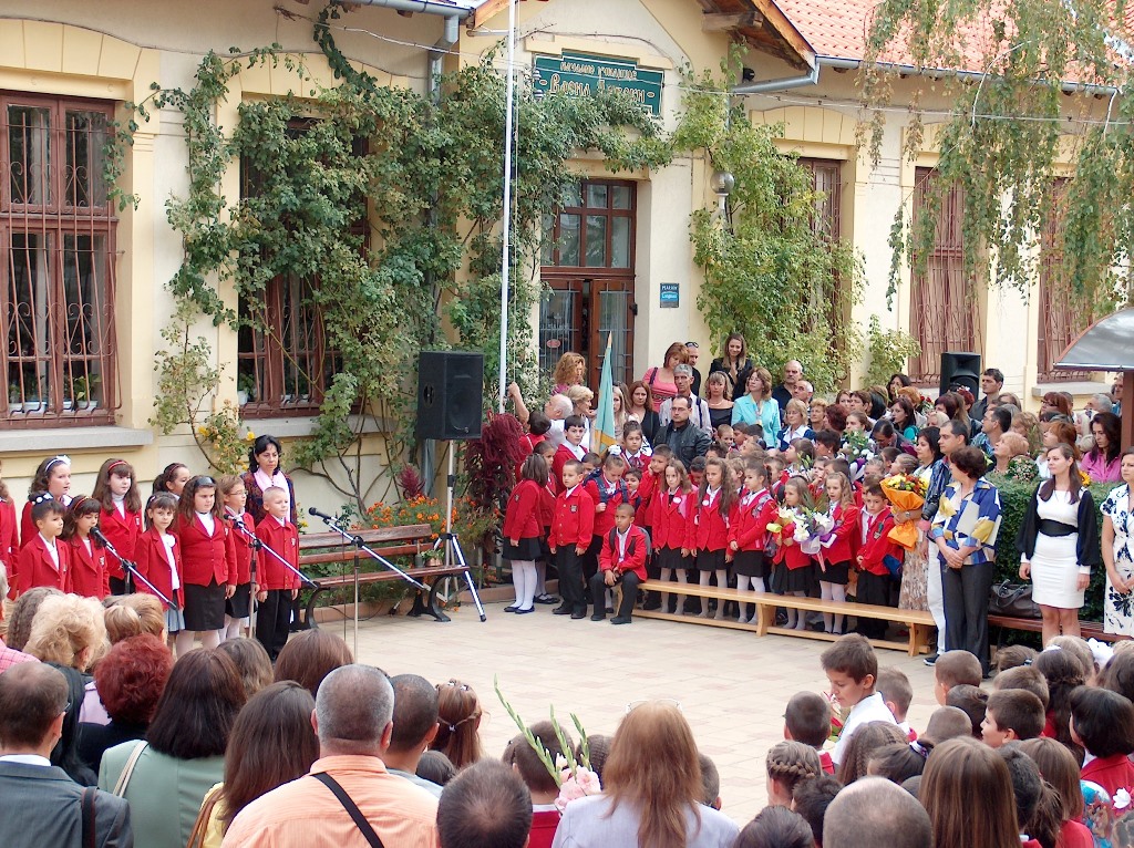 Родители: Ще строим класни стаи, за да спасим училището на децата ни!
