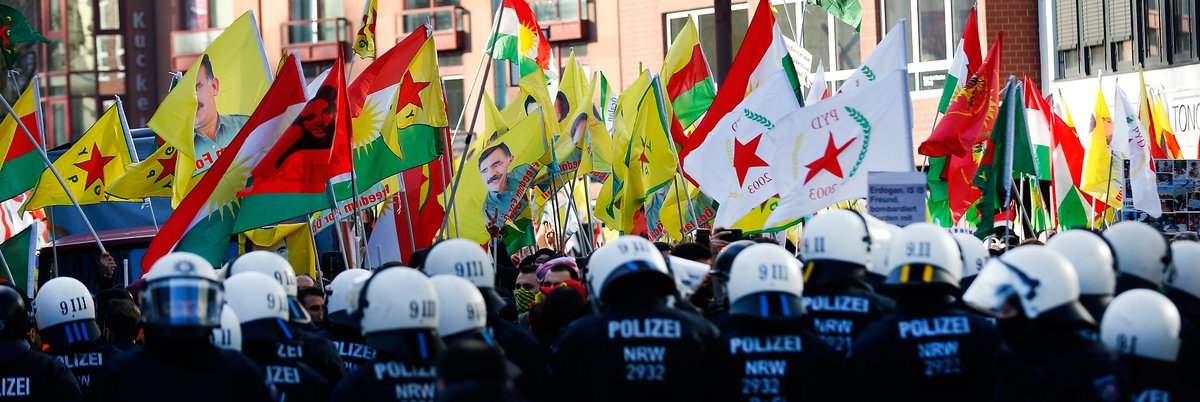 Полицията в Кьолн разпръсна кюрдска демонстрация срещу операция „Маслинова клонка“ в Сирия