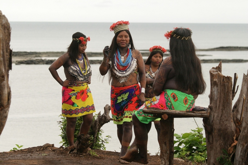 Как мъж и жена играят на каубои и индианци?