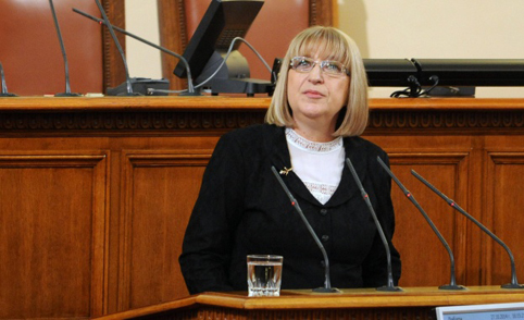 Цецка Цачева признава в документ до НС: Истанбулската конвенция брани хомодвойките