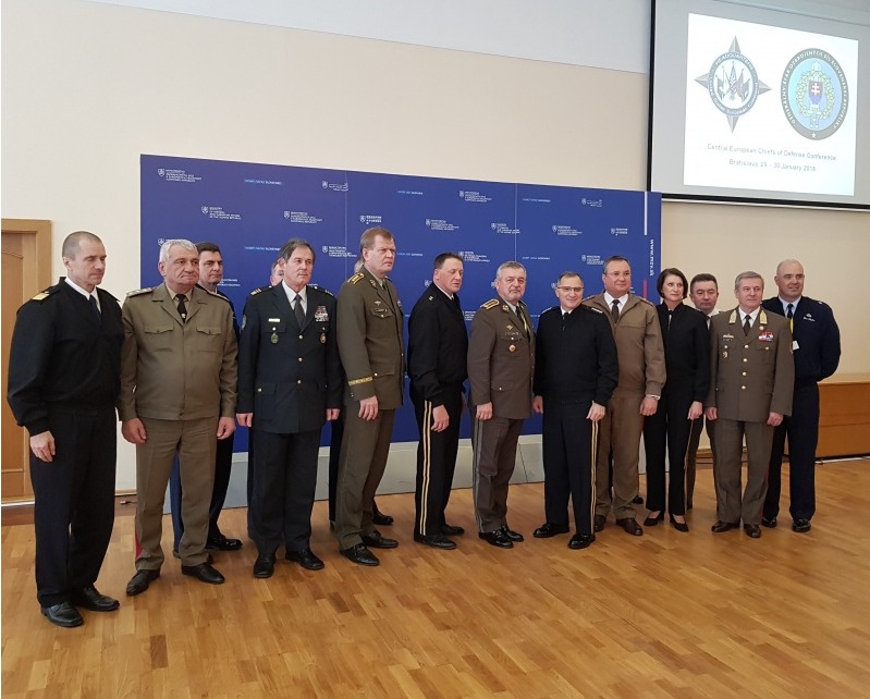 Началниците на отбраната от осем държави в Централна Европа обсъдиха средата за сигурност в региона