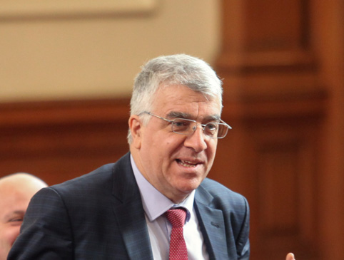 Кабинетът нарушавал закона за бюджета