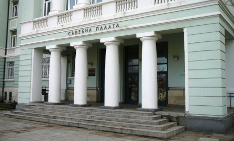 Съд за охранител, причинил смърт на четирима