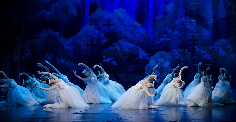 Музика и спектакли в месеца на любовта