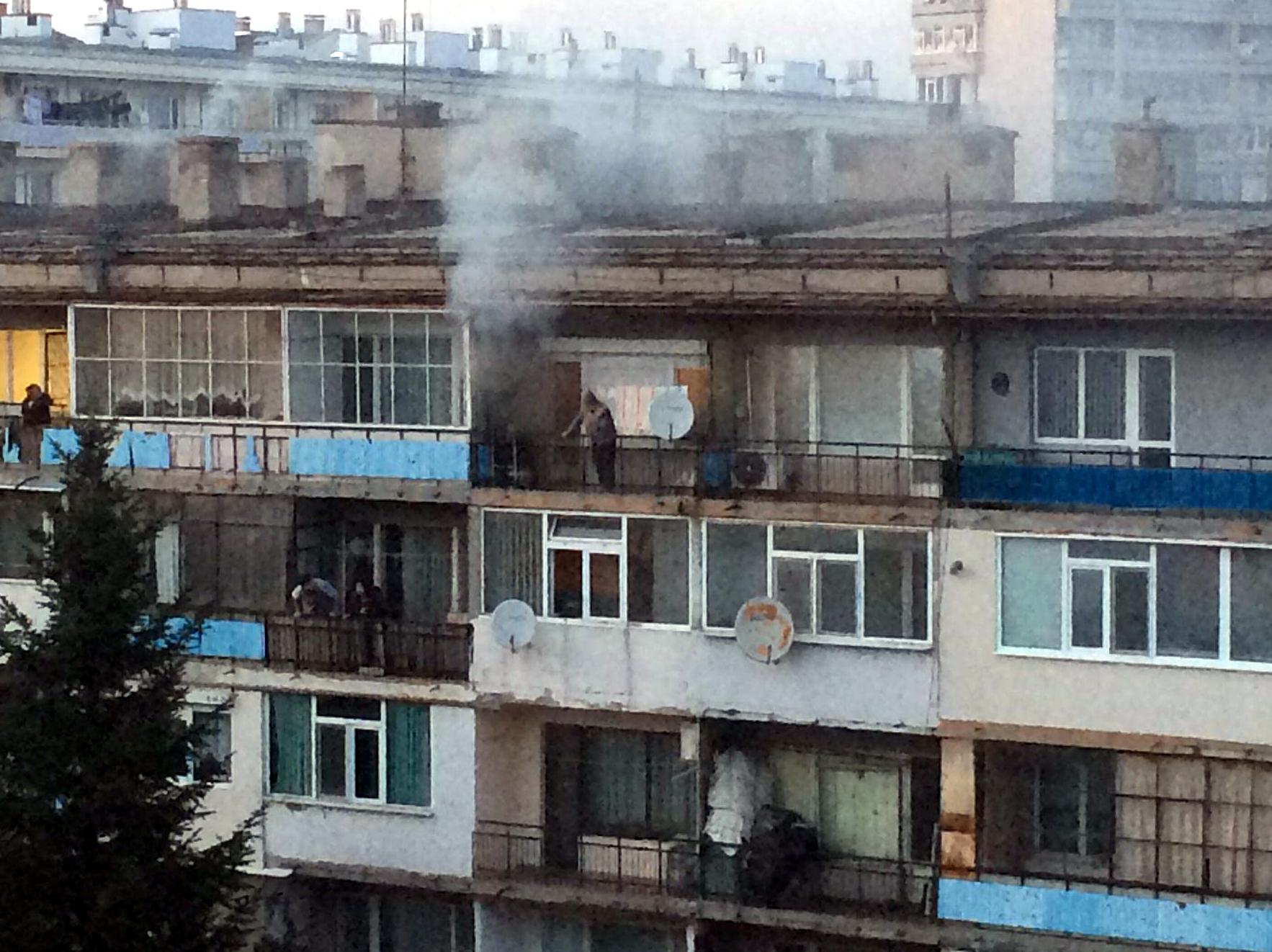 Незагасена цигара е причина за пожара в апартамент, обгазил блок в Шумен