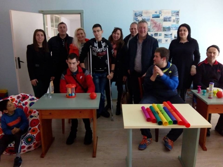 Британци ремонтираха и оборудваха сензорна зала в Банско