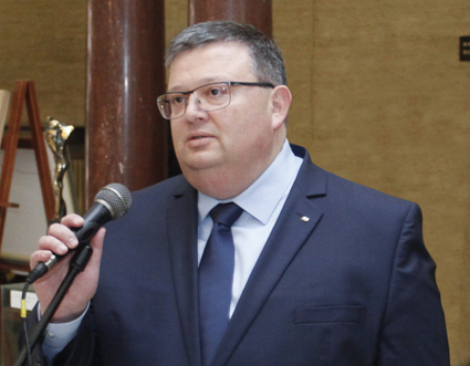 Цацаров: Нека Нинова представи всичко, с което разполага за прокуратурата в Шумен - незабавно ще бъде разпоредена проверка