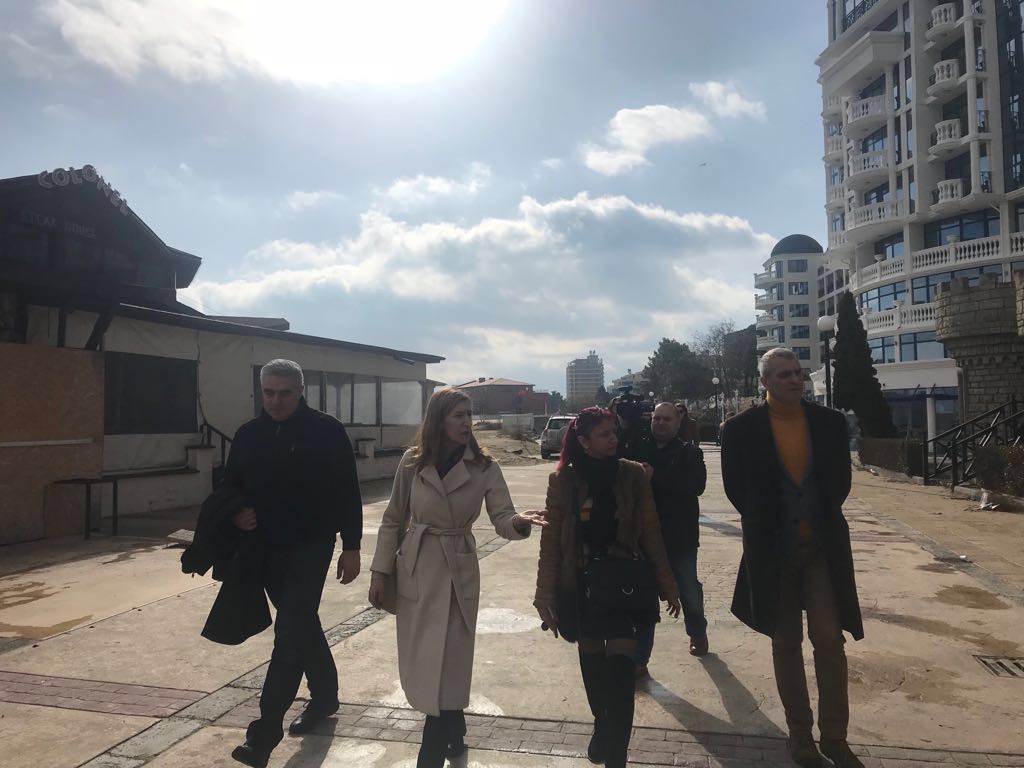 Министърът на туризма Николина Ангелкова инспектира плажа на „Слънчев бряг-север“