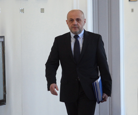 Протестъри стъкмиха правила да гребат от хазната