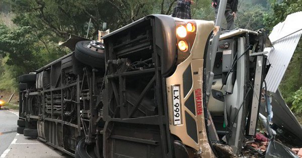 Най-малко 19 загинали и повече от 50 ранени при автобусна катастрофа в Хонконг