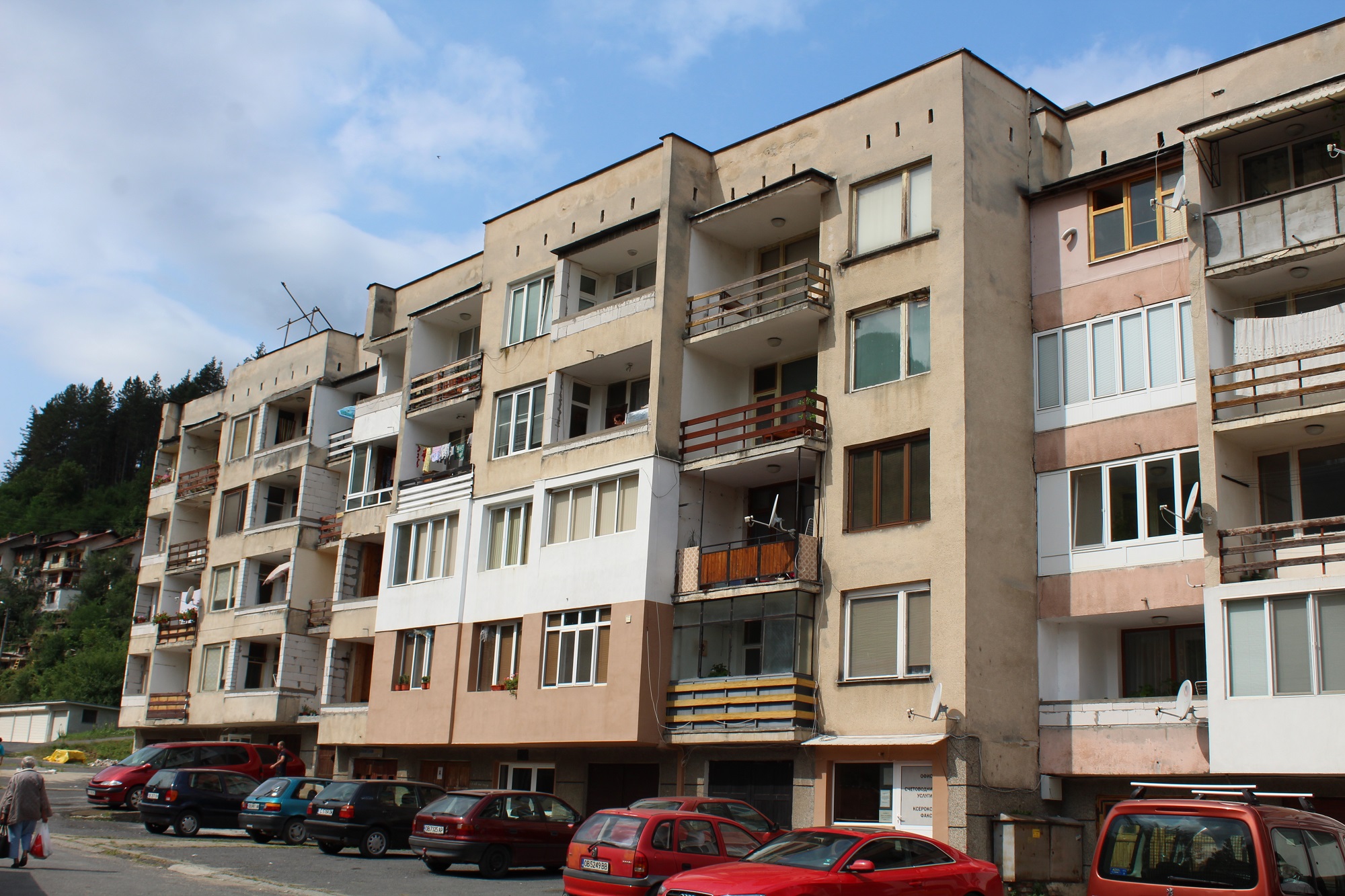 Продават общински жилища на наемателите им
