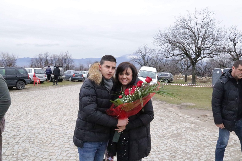 Корнелия Нинова в Сопот: Да пазим обичаите си, да тачим българщината