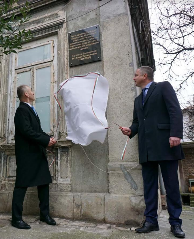 Откриха паметна плоча на патриарха на освобождението на Литва