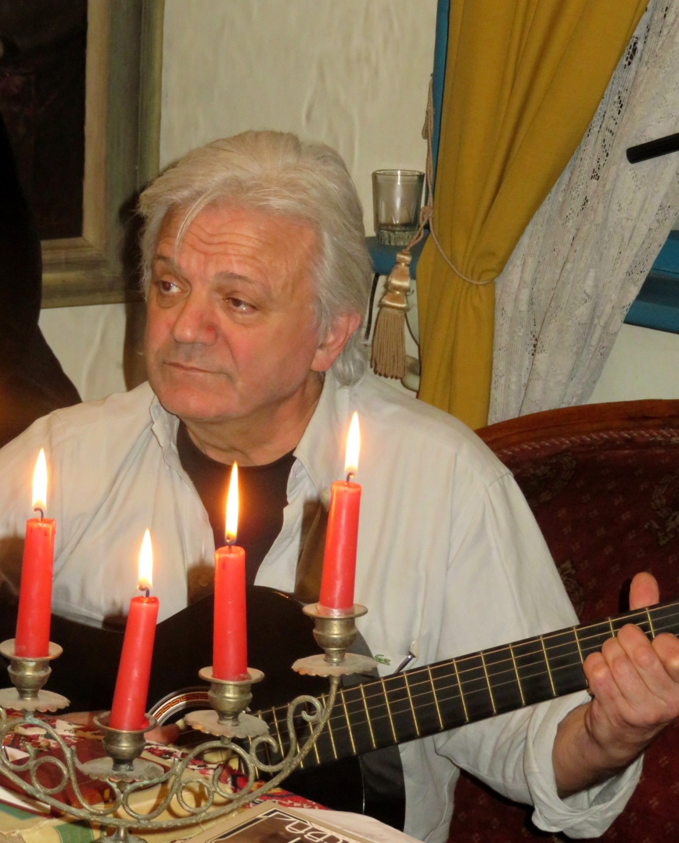 Любовта = поезия+вино+музика