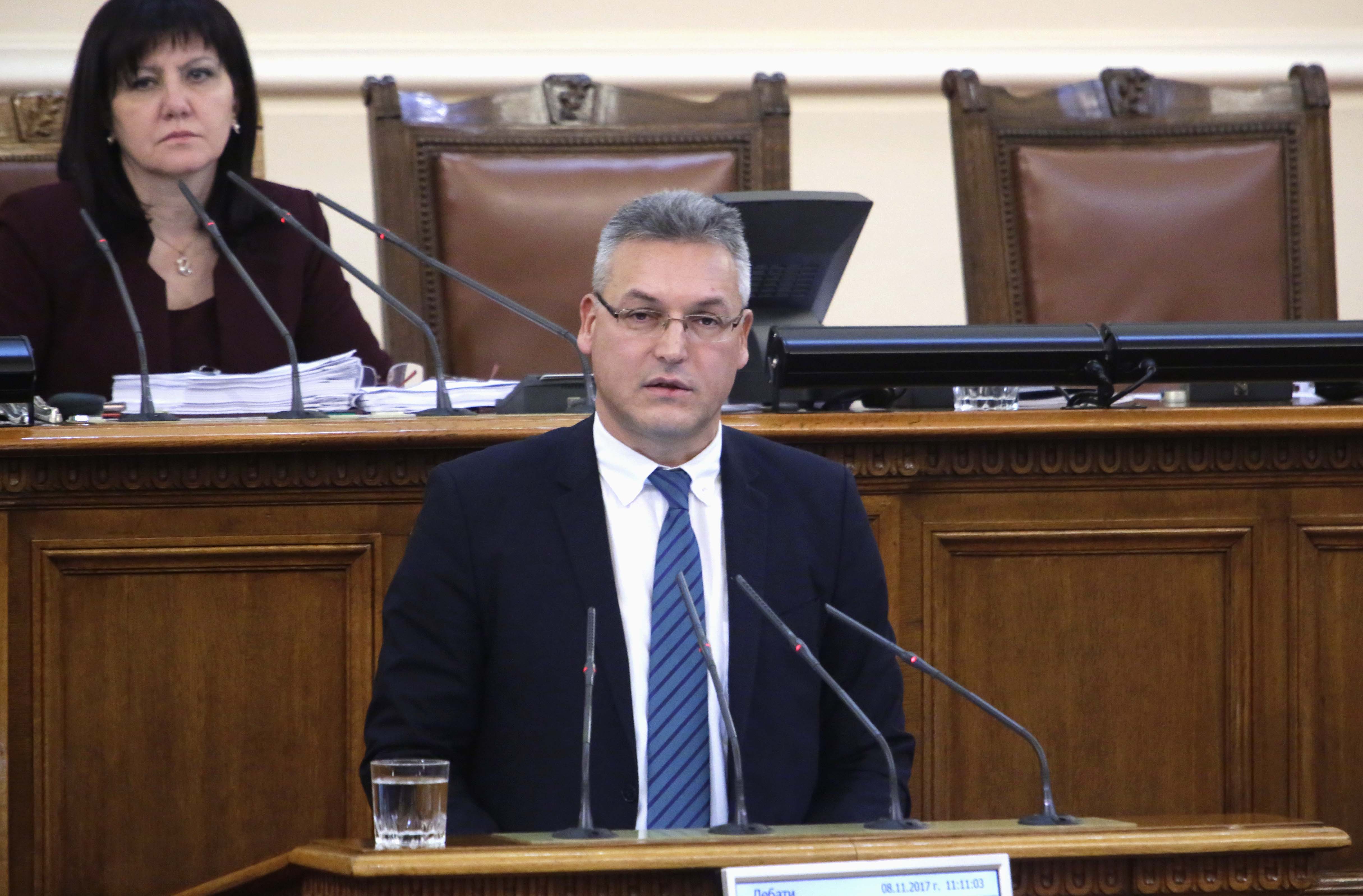 ГЕРБ събират подписи за оставката на Валери Жаблянов, депутатите от БСП го защитиха