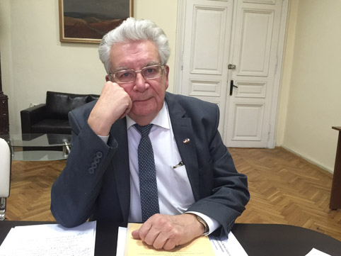 Академик Иван Юхновски, бивш председател на БАН, пред „Труд“: Лъженауката хомеопатия ни дебне отвсякъде