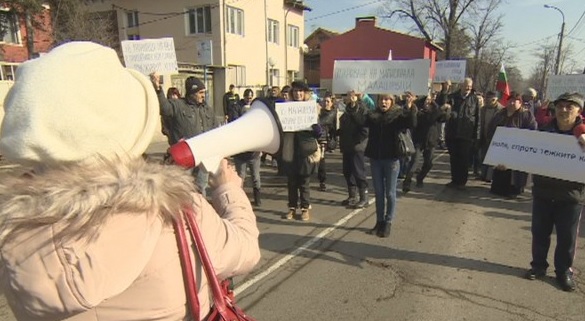 Протест в "Малашевци" срещу движението на тирове