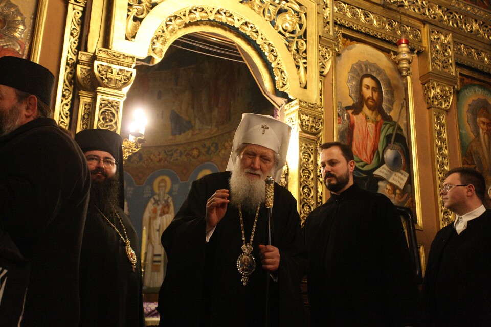 Патриарх Неофит поиска и даде прошка в храма ''Света Неделя''