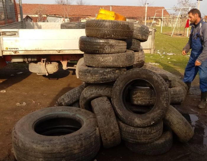 Огромно количество гуми иззеха в Петрич