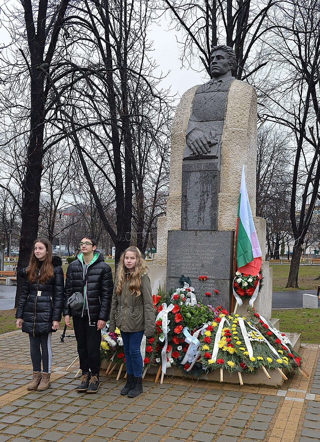 В Монтана се поклониха пред паметта на Апостола