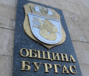 70 души от страната предлагат лого за нова гимназия