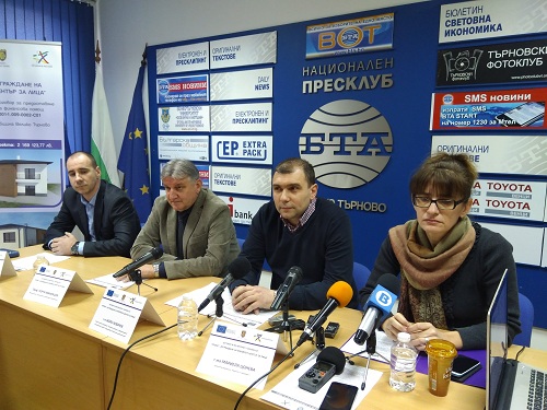 Строят две иновативни къщи за новия кризисен център за лица в Търново