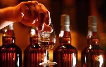 Учени откриха ген, който предизвиква непоносимост към алкохола