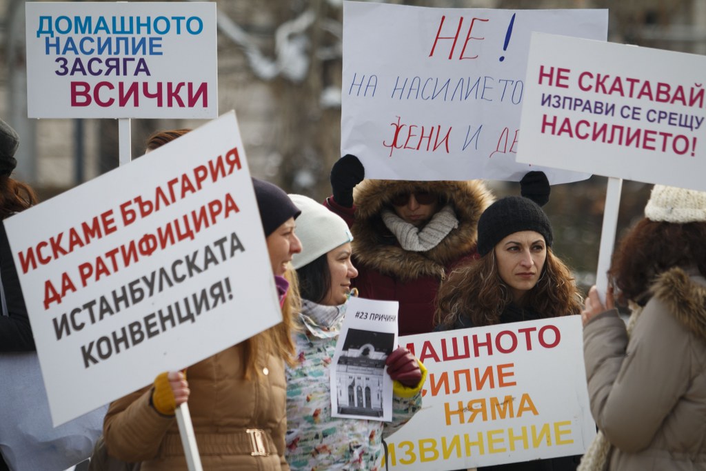 Един от 10 българи вярва, че Истанбулската конвенция ще ограничи насилието върху жени