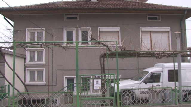 Въоръжен мъж се барикадира в дома си във Велинград