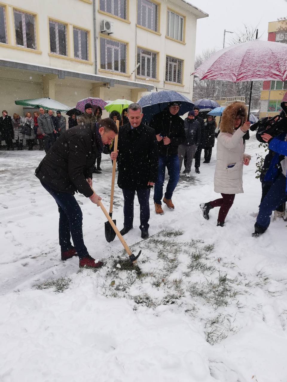 Атанас Камбитов направи първа копка за обновяване на сградите на ОД МВР и Първо РПУ в Благоевград