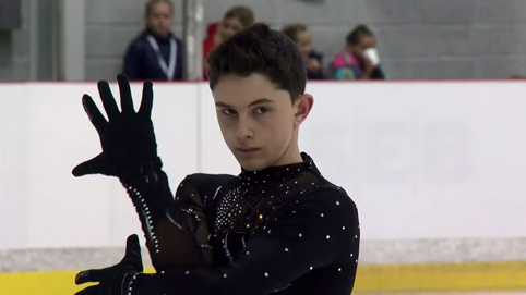 Наш фигурист ще гони финал със... счупена кънка