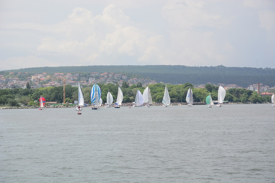 16 ветроходни лодки се надпреварват в регата „Трети март”