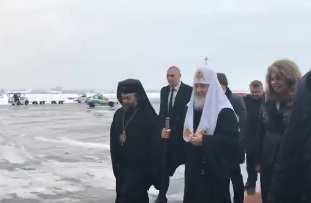 Вижте как вицепрезидентът Илияна Йотова посреща патриарх Кирил в София (ВИДЕО)