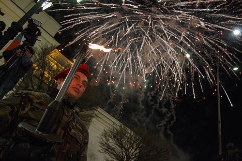 Вижте снимки от тържествената заря-проверка по повод 140-ата годишнина от Освобождението на България