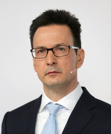 Заляха с киселина шеф на германска енергийна компания 