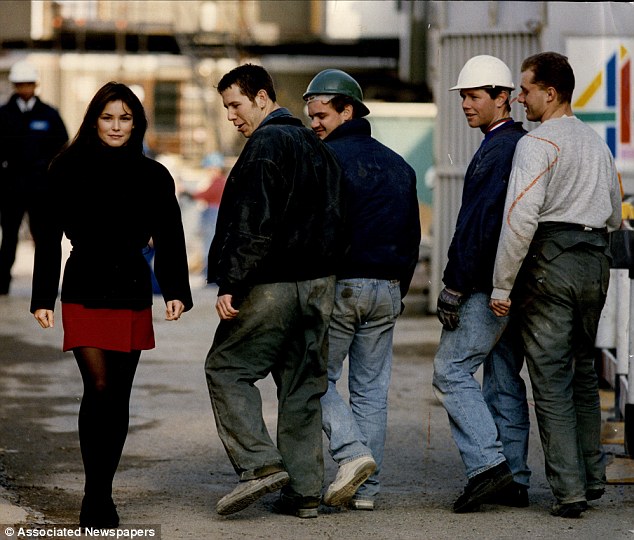 90 евро глоба за подсвирквания след дамите по френските улици