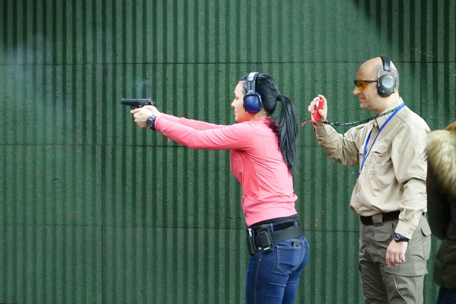 48 дами мерят сили в първия за страната турнир по стрелба за жени, служители в силовите структури