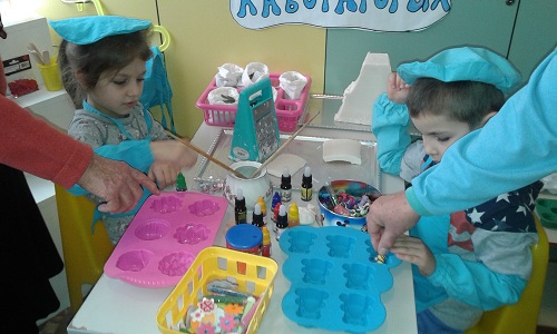 Децата от ДГ „Роса“ твориха в „Сапунена лаборатория“ в Благоевград
