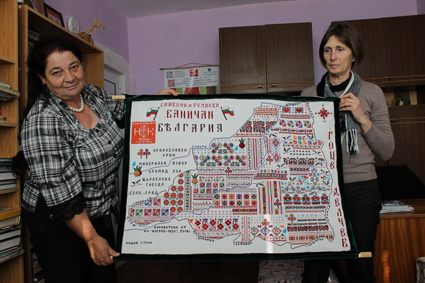 Баничан - шарени чорапи, бял лук и магарета