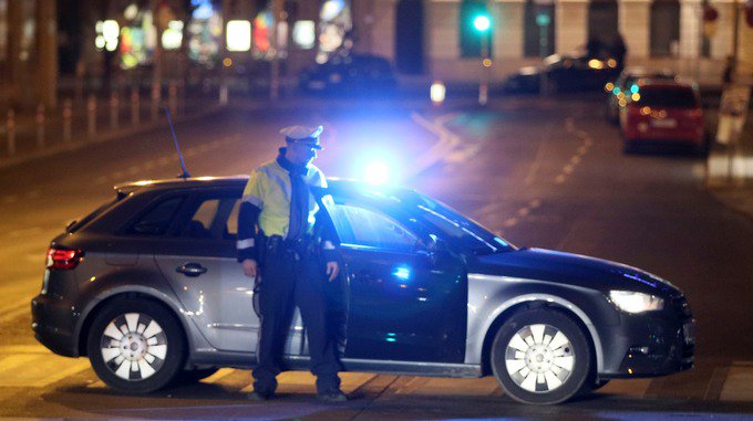 Четирима ранени след атаки с нож във Виена