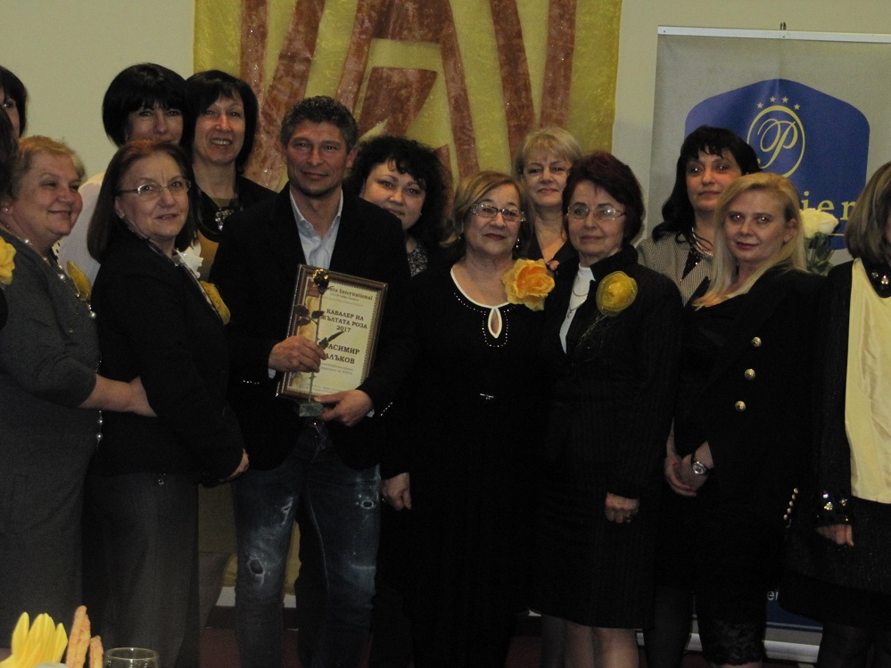 Красимир Балъков стана носител на приза "Кавалер на жълтата роза"