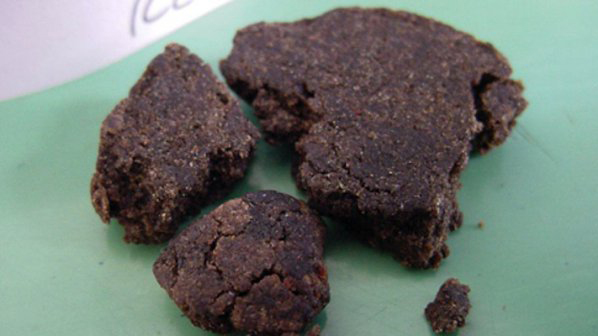 Жена с хашиш и мъж с хероин хванаха полицаи