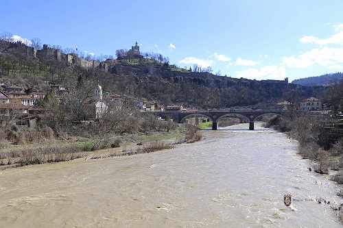Реките в Търновско са с повишени нива, но под критичните