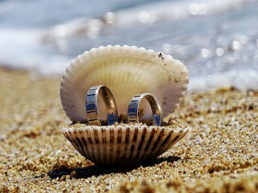 Рощок кани на гости варненско семейство, сключило брак на 24 юни