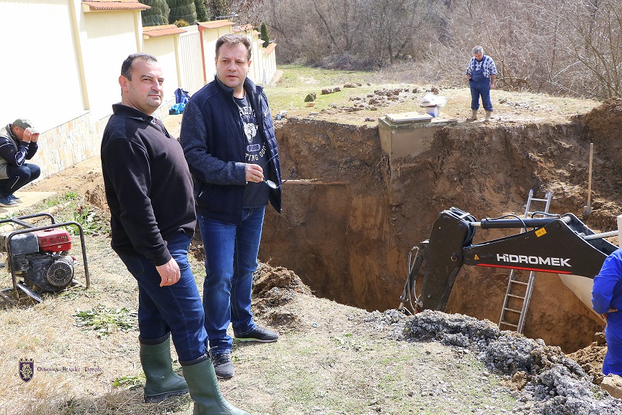 Ускориха ремонта на спукания водопровод край Търново