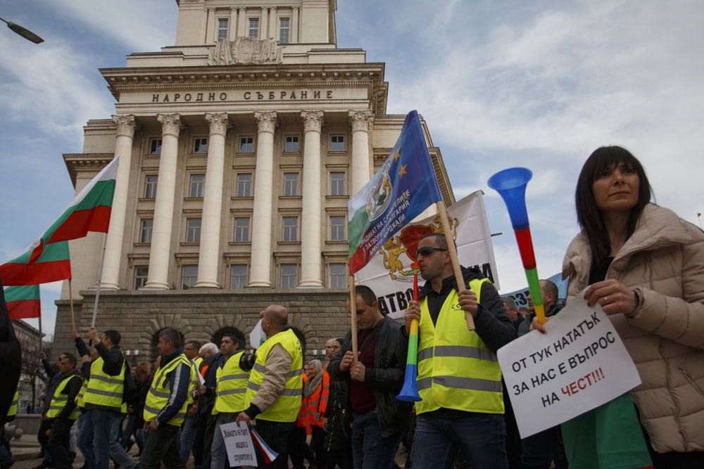 Вижте снимки от протеста на надзирателите в София днес