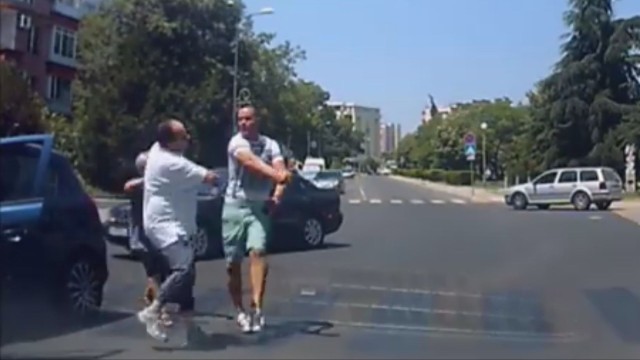 Бой на бургаско кръстовище заради липсваща пешеходна пътека