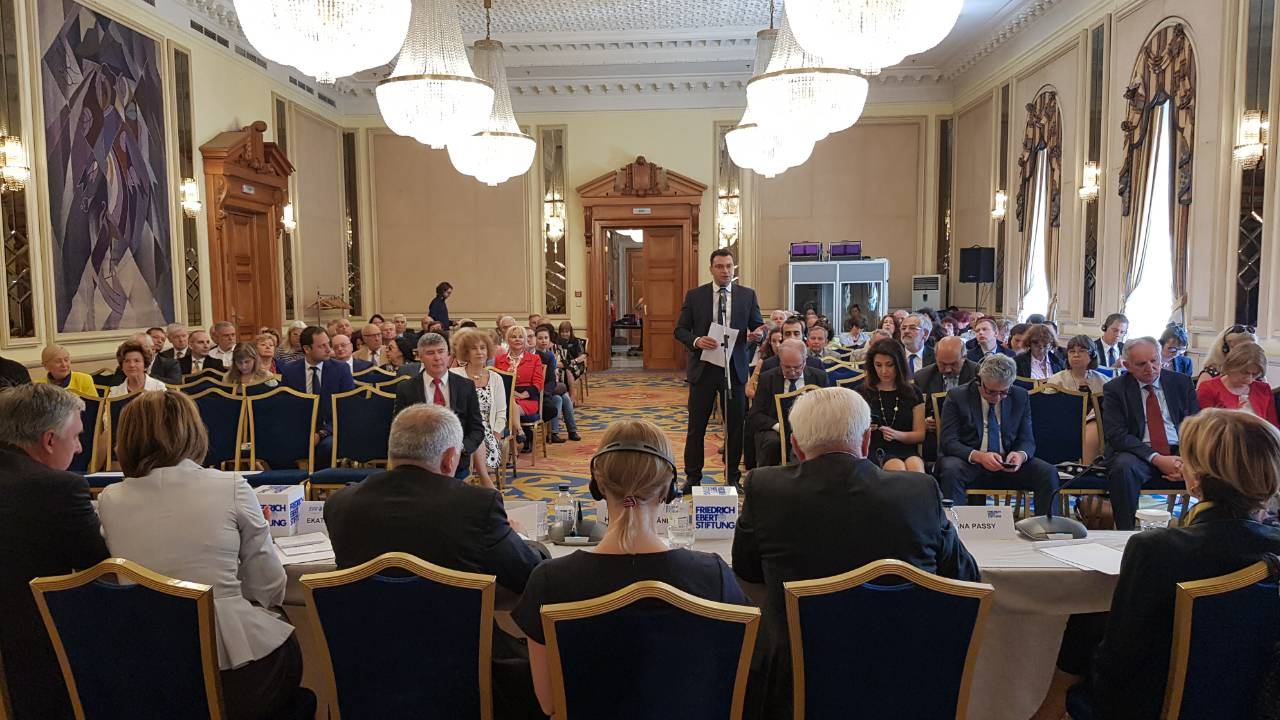 Калоян Паргов: ЕС продължава да бъде икономически колос на глинени политически крака