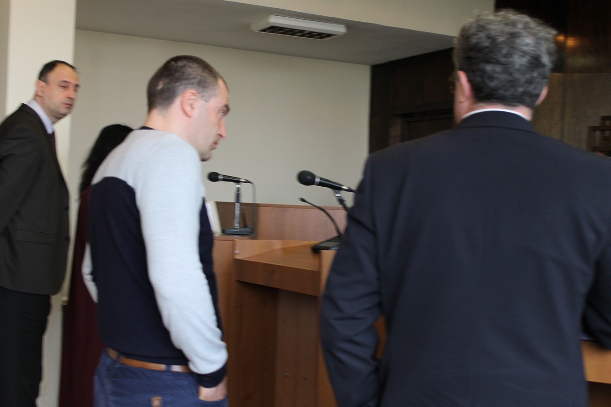 Въпреки присъдата от 12 години затвор, Ембака е на свобода, прокуратурата внесе протест