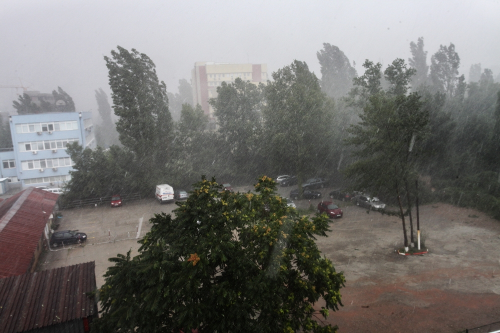 Вижте градушката, която удари София (ВИДЕО и СНИМКИ)